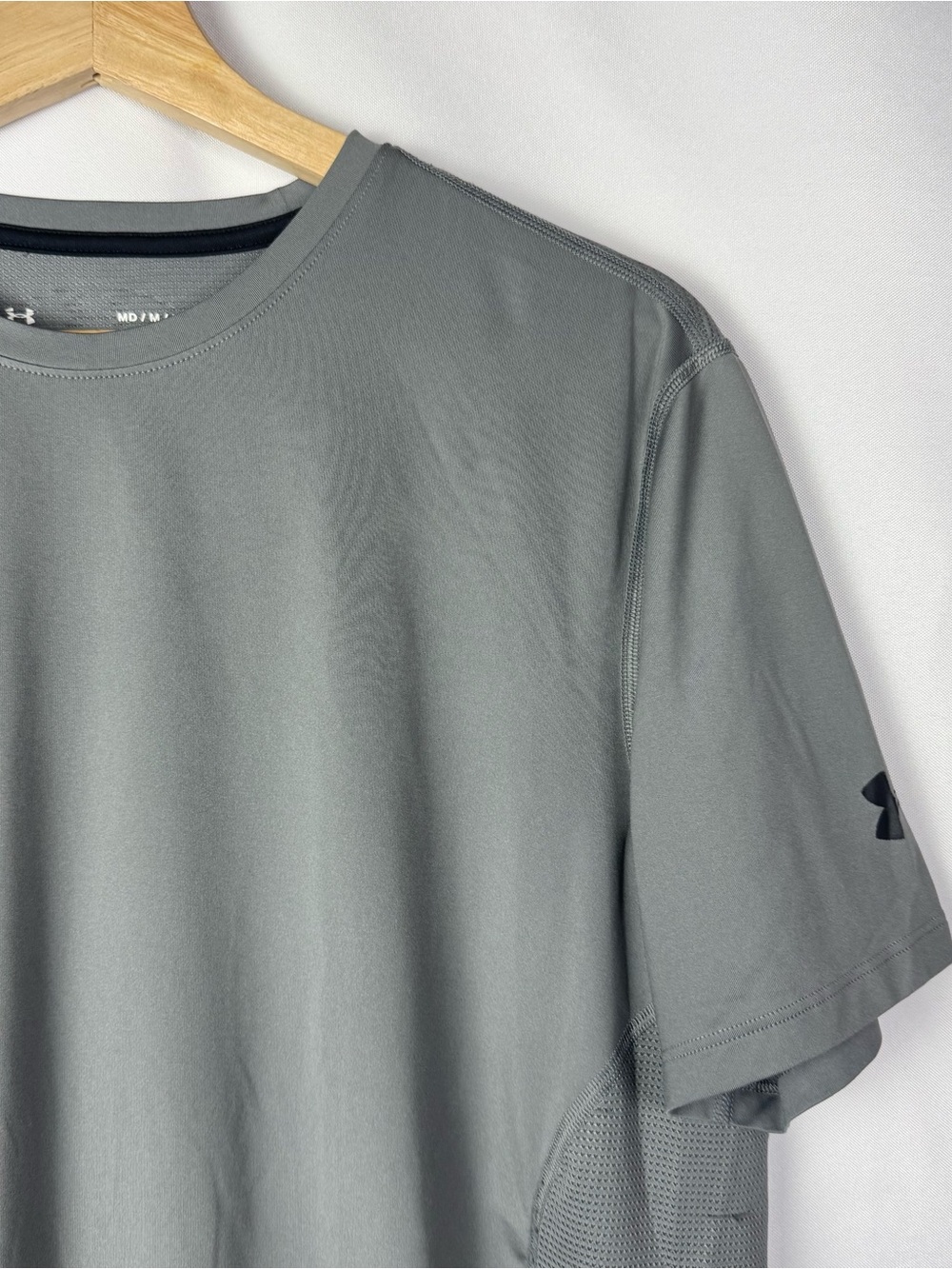 Under Armour Gray Heatgear Fitted Short Sleeve Athletic Top M - Picture 3 of 4